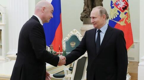 אינפנטינו נפגש עם פוטין בקרמלין