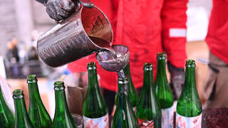 מבשלת בירה בר ב לבוב אוקראינה שמייצרת בקבוק בקבוקי תבערה עקב מלחמה עם רוסיה