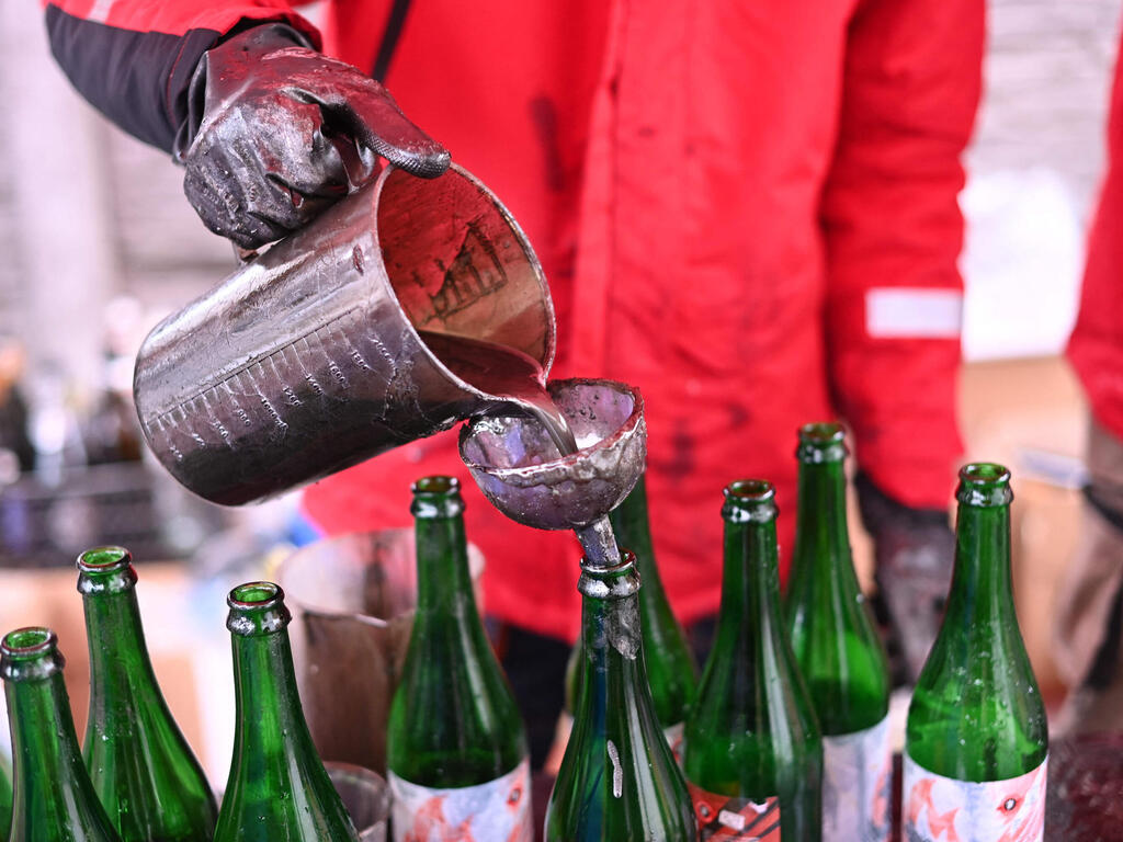 מבשלת בירה בר ב לבוב אוקראינה שמייצרת בקבוק בקבוקי תבערה עקב מלחמה עם רוסיה