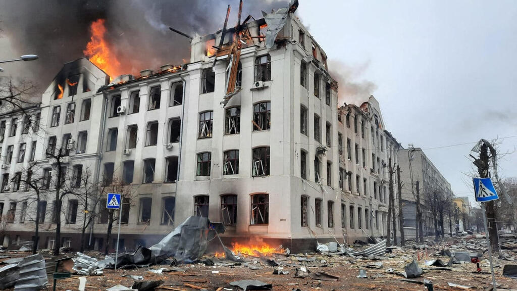 חרקוב שריפה בעקבות הפצצה  מלחמה משבר אוקראינה רוסיה 