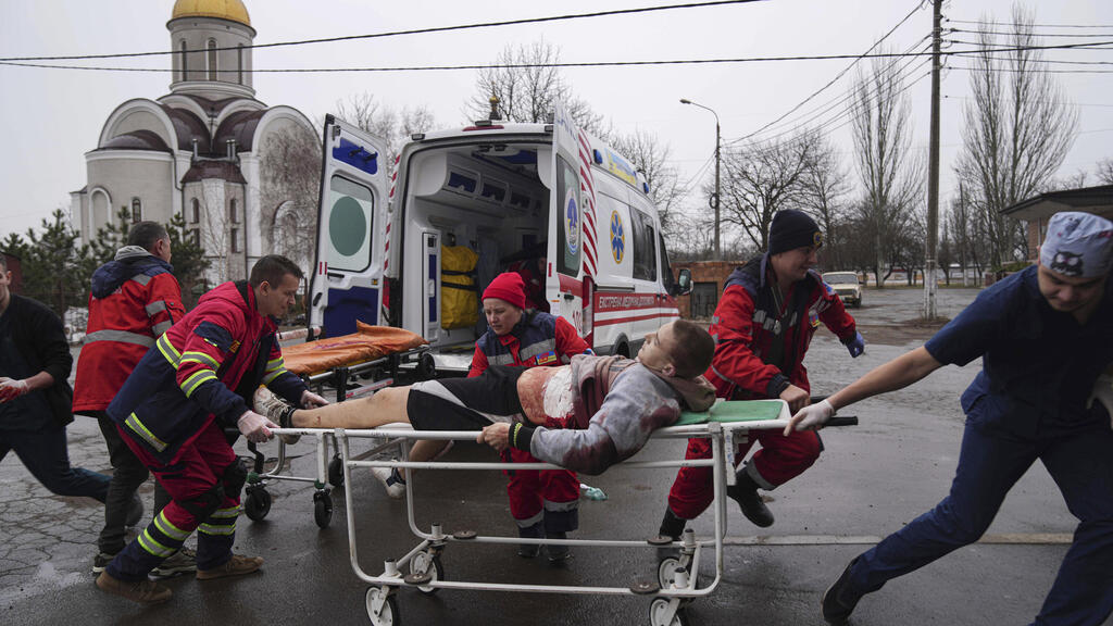 Emergency teams evacuate wounded from Russian attack in Mariupol, Ukraine 