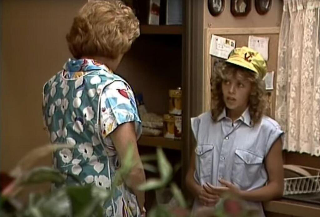 מתוך "שכנים שכנים" (צילום מסך) מתוך "שכנים שכנים"