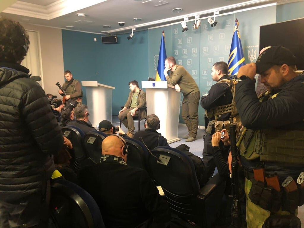 וולודימיר זלנסקי מסיבת עיתונאים מלחמה רוסיה אוקראינה (צילום: אדוארד דוקס) וולודימיר זלנסקי מסיבת עיתונאים מלחמה רוסיה אוקראינה