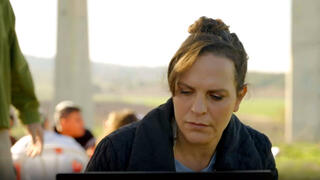 גלי כועסת מאד על ניסים, שלא מבצע משימות חשובות המוטלות עליו