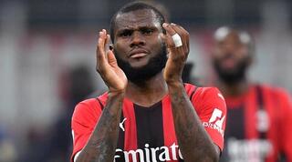 פרנק קסייה מודה לקהל של מילאן. בדרך לקאמפ נואו