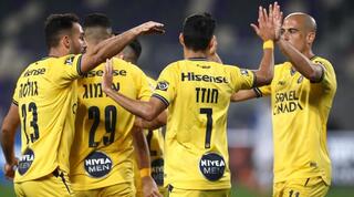 שחקני מכבי תל אביב חוגגים