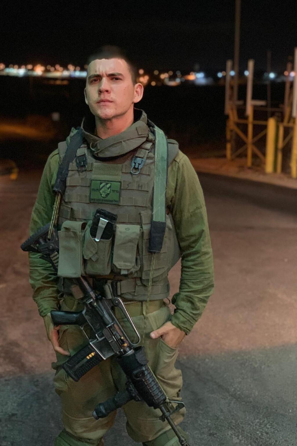 Даниэль Докс во время службы в Армии обороны Израиля (Фото: семейный архив) Эдуард Докс и сын