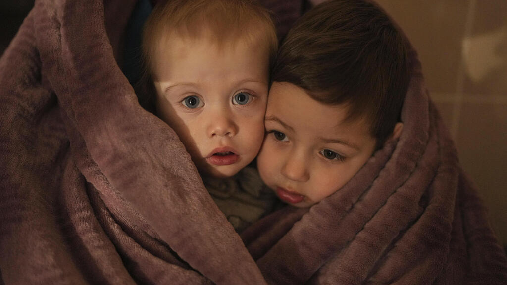 ילדים של עובדים ב בית חולים ב מריופול אוקראינה