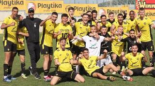 שחקני מכבי נתניה חוגגים