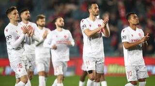 שחקני הפועל תל אביב מודים לקהל