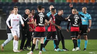 שחקני הפועל ירושלים בטענות כלפי דניאל בר נתן