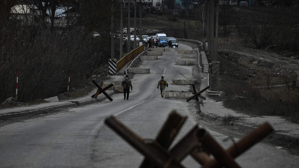 מחסום של צבא אוקראינה באזור סטויאנקה המקשר לאזור קייב מלחמה רוסיה 