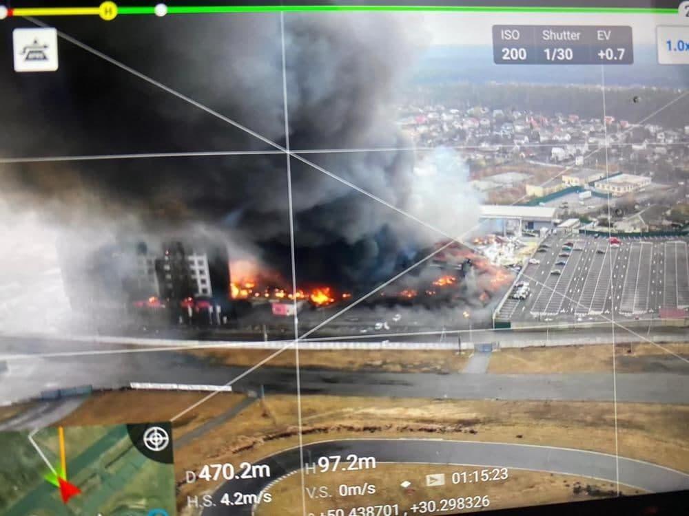 Aerial image provided by Ukrainian security forces, taken by a drone and shown on a screen, shows a blown-up building near the outskirts of Kyiv (Photo: AP) אוקראינה צבא רחפנים קייב מלחמה עם רוסיה