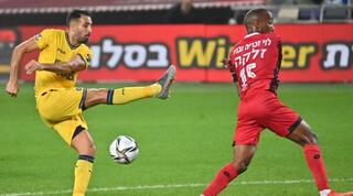 מנשה זלקה מול אייל גולסה