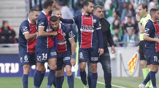 שחקני נוף הגליל חוגגים עם עבדאללה חליחאל