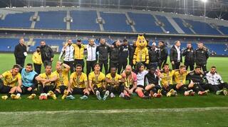 שחקני מכבי נתניה חוגגים