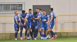 שחקני מכבי פתח תקווה חוגגים
