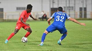 לורנס אופורי מול מוחמד הינדי