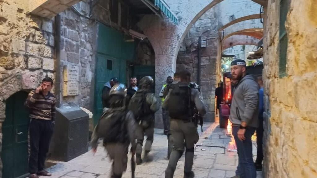 Теракт у Хлопковых ворот в Старом городе в Иерусалиме (Фото: Элиша Ингрем, TPS) זירת פיגוע הדקירה