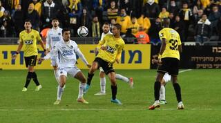 תמיר עדי מול דן ביטון