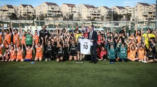 פורר עם הבנות של תכנית 'בועטות'