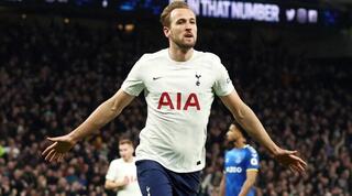 הארי קיין חוגג