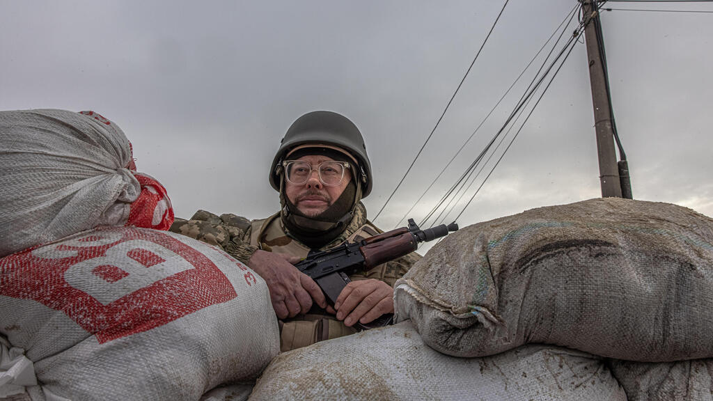 A Ukrainian militiaman in the outskirts of Kyiv  