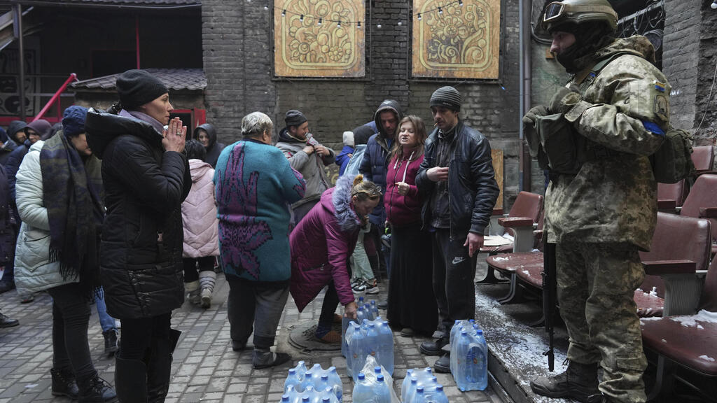 Water distributed to residents of Mariupol on Monday 