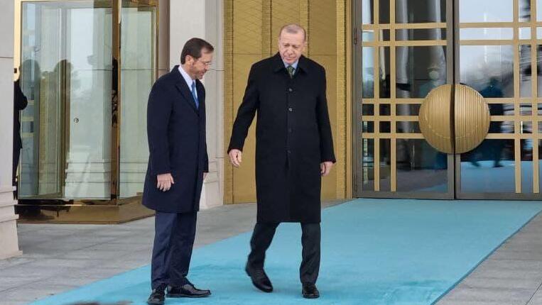 נשיא המדינה יצחר הרצוג עם נשיא טורקיה ארדואן לפני פגישתם