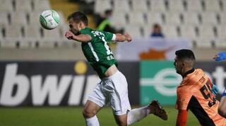 אסף צור מנסה לבלום