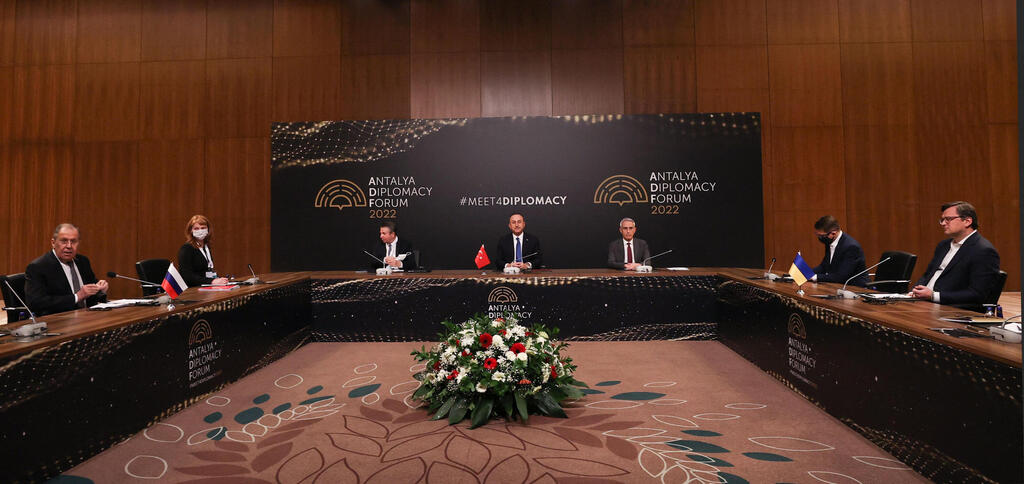 Russian and Ukraine foreign ministers meet in Turkey on Thursday (Photo: AFP) מפגש דמיטרי קולבה שר חוץ אוקראינה סרגיי לברוב שר החוץ רוסיה משבר מלחמה רוסיה אוקראינה