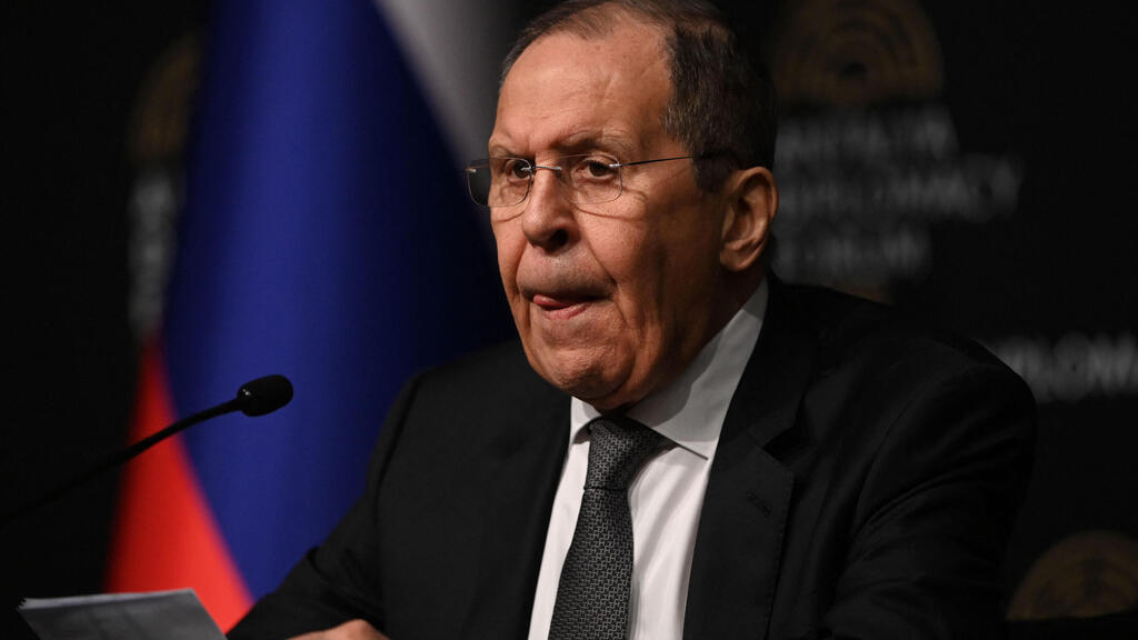 Министр иностранных дел РФ Сергей Лавров (Фото: AFP) מפגש דמיטרי קולבה שר חוץ אוקראינה סרגיי לברוב שר החוץ רוסיה משבר מלחמה רוסיה אוקראינה