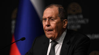 מפגש דמיטרי קולבה שר חוץ אוקראינה סרגיי לברוב שר החוץ רוסיה משבר מלחמה רוסיה אוקראינה 