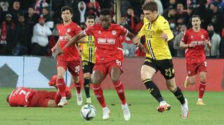 יוג'ין אנסה מול גלאבוב