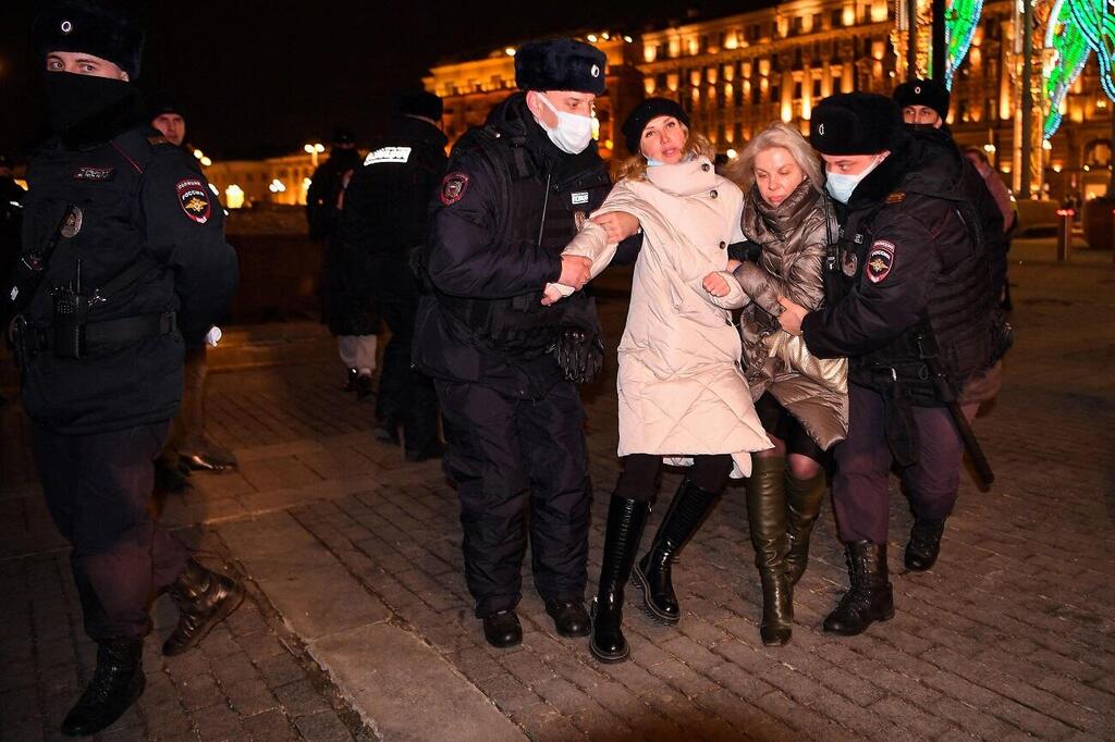 מעצר מפגינות במהלך מחאה למען אינטרנט חופשי שנערכה במוסקבה