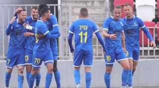 שחקני בני ריינה חוגגים