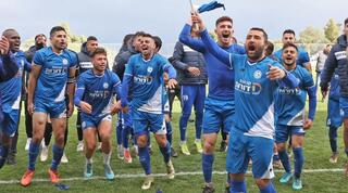 שחקני טבריה חוגגים בסיום