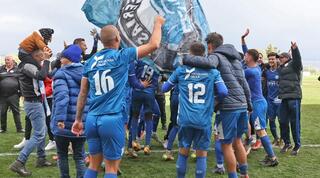 שחקני טבריה חוגגים בסיום