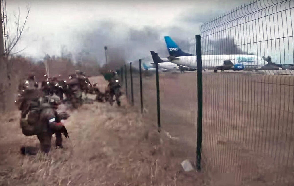 צנחנים רוסים משתלטים על שדה תעופה