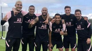 כוכבי פ.ס.ז' באימון