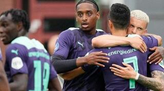 זהבי ושחקני פ.ס.וו חוגגים