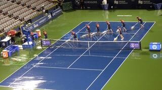 מגרש טניס בגשם