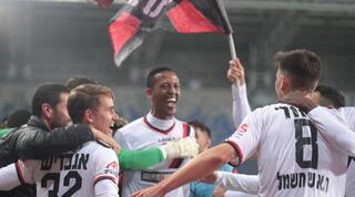 שחקני הפועל ירושלים חוגגים