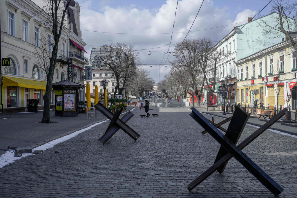 מכשול נגד טנקים מבזנטים בעיר אודסה משבר מלחמה רוסיה אוקראינה 
