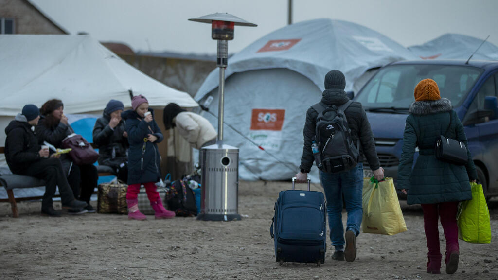 פליטים מגיעים לתחנת מעבר במולדובה 