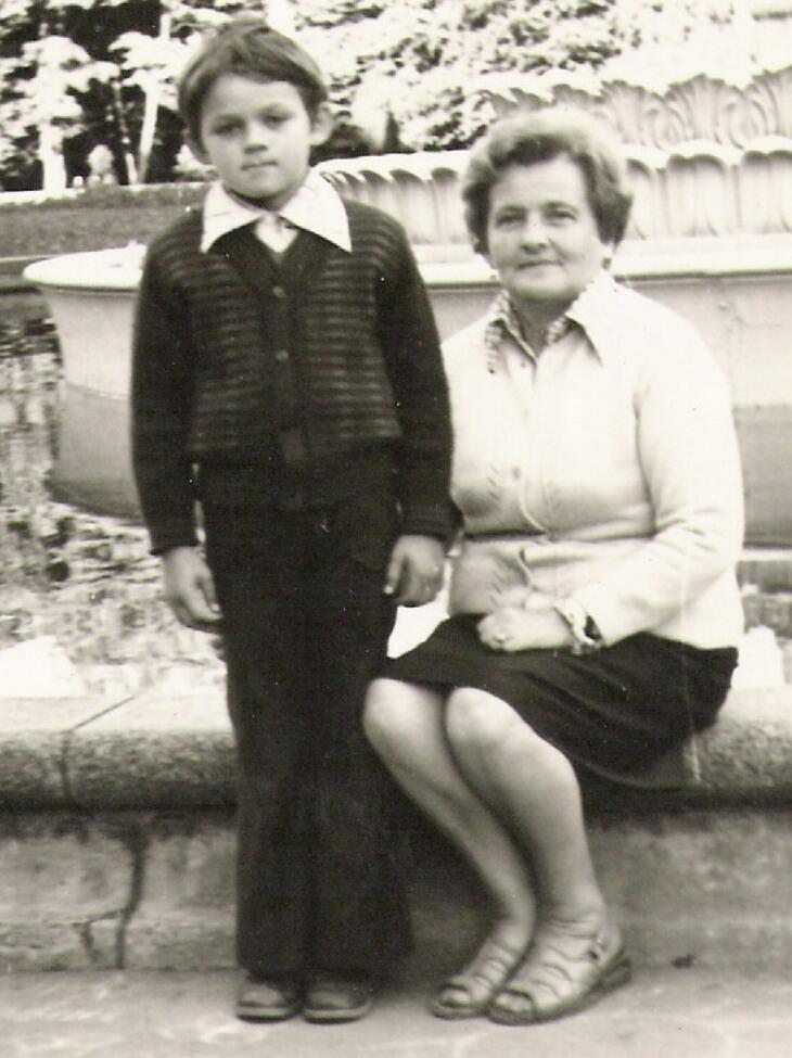 Ynet correspondent Edward Doks in his childhood with his grandmother Lydia
