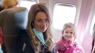 אמי ומריה מרקובה בטיסה