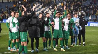 שחקני מכבי חיפה חוגגים