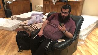 יואל וישראל אסמן, בניו של הרב משה אסמן, הגיעו למולדובה ומטפלים ביהודים שברחו