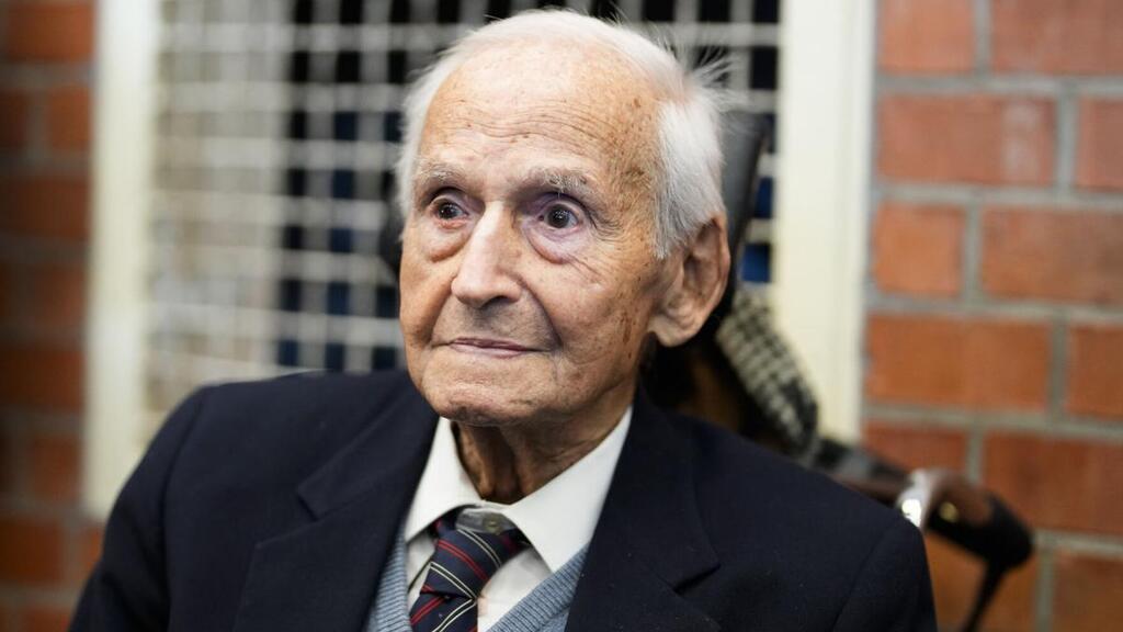 Auschwitz Survivor Leon Scharzbaum (Photo: AP) Auschwitz Survivor Leon Scharzbaum